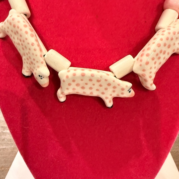 Parrot Pearls Ceramic Vintage Piglet Necklace - Picture 2 of 12